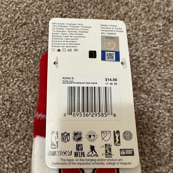 NWT University of Maryland Terrapins Fuzzy Socks, One Size - Picture 2 of 5
